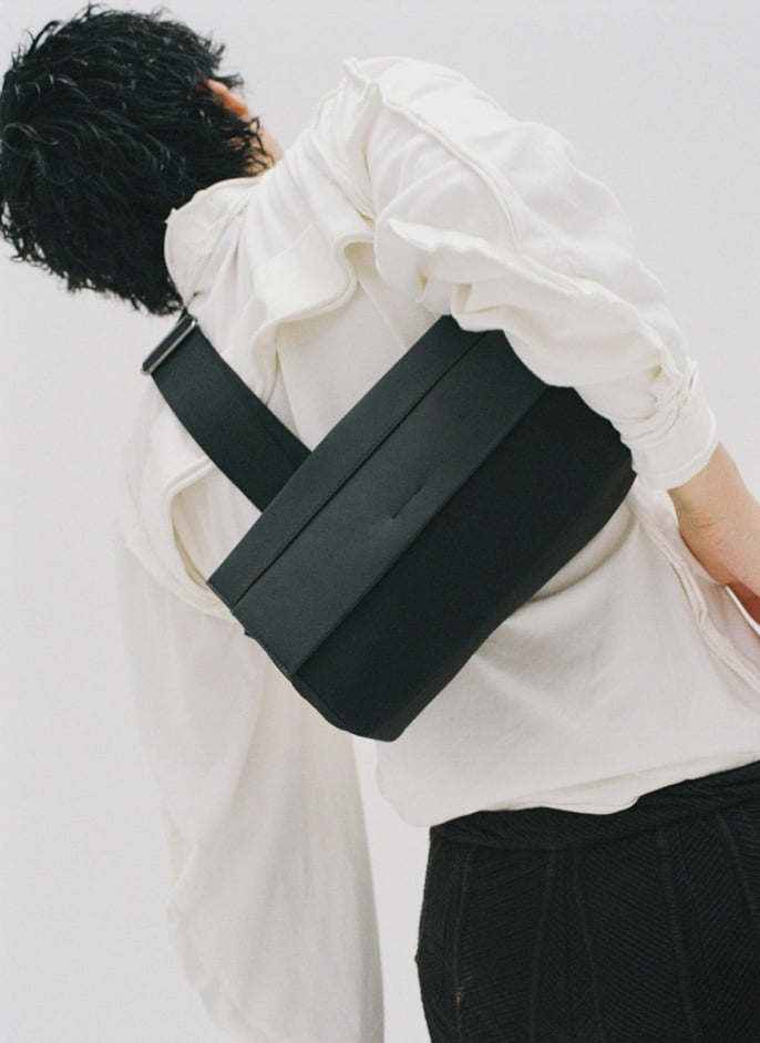 MORPH BODY BAG BLACK