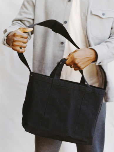CONTAINER TOTE BAG M | BLACK