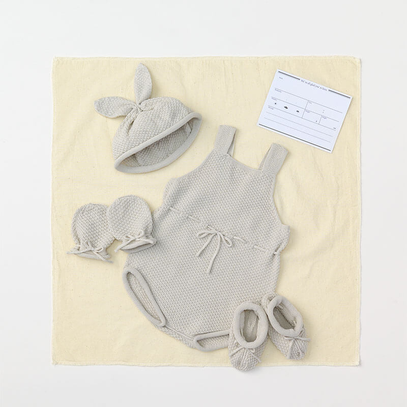 MARLMARL 帽子、ロンパース、ミトン、ブーティのニット4アイテムがセットになった画像