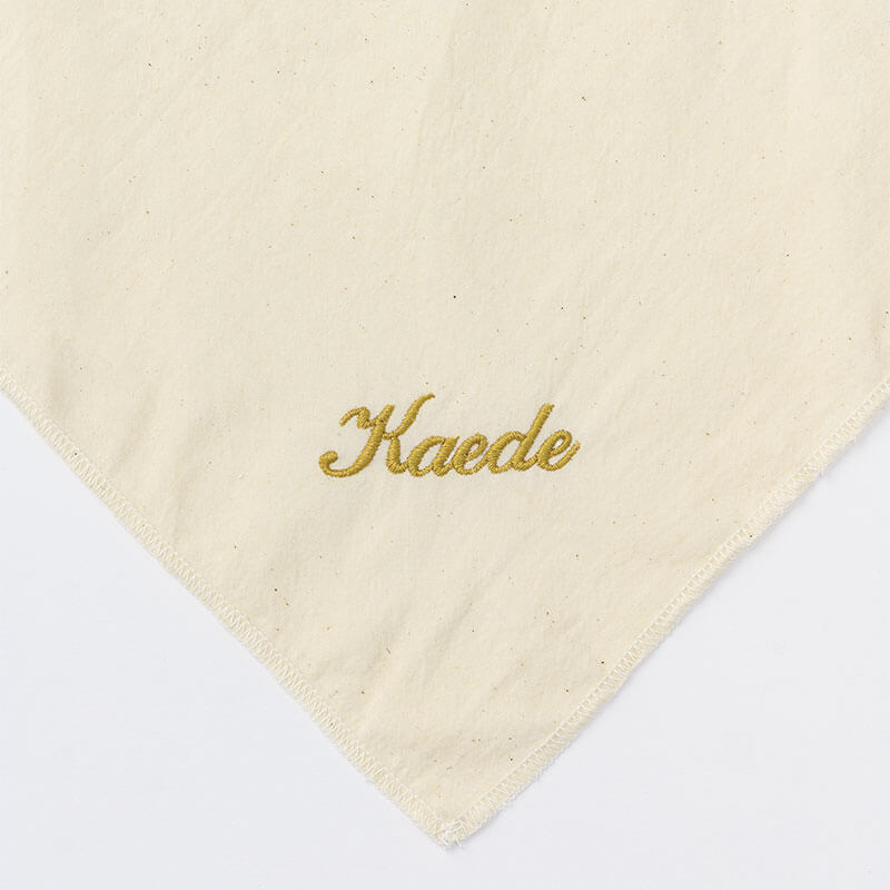 MARLMARL 付属のオーガニックコットン素材のクロスに名入れ刺しゅうした画像