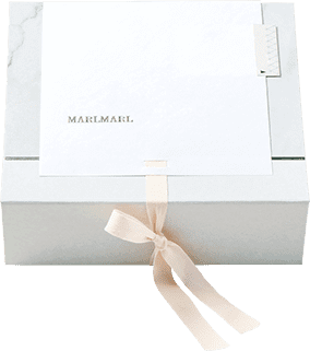 シックなギフトボックスに「noshi」を巻くと、トラディショナルなギフトの完成。目上の方や格式を大切にする方に。