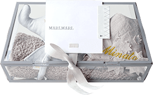 カジュアルな贈り物に適した、テラリウムをイメージしたギフトボックス。「noshi」を巻くとクラスアップ。