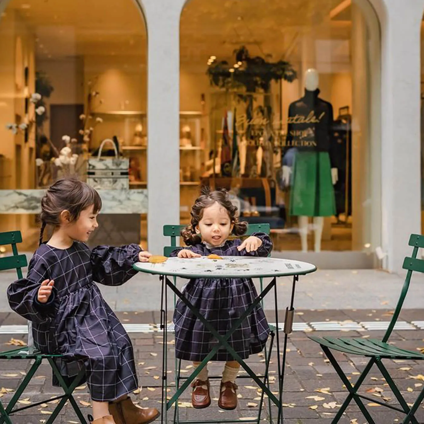 MARLMARLとお外におでかけ お食事エプロン eureka 3 graph black