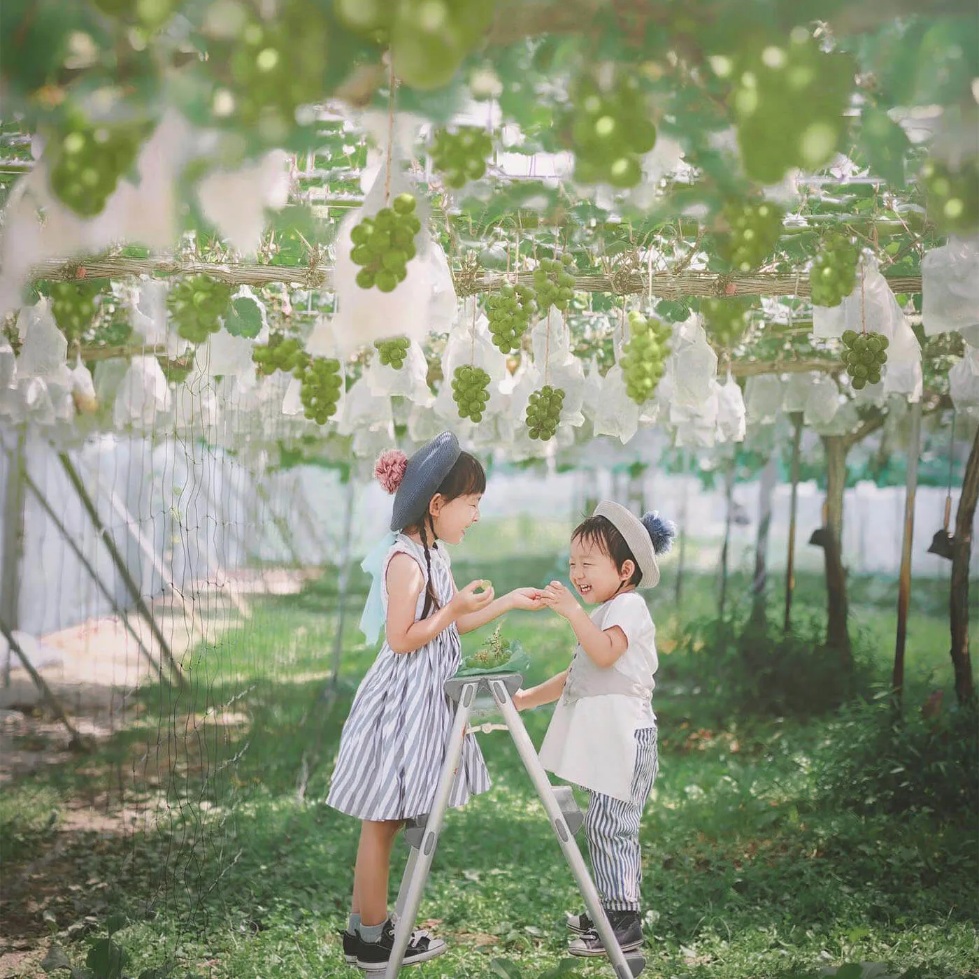 MARLMARLとくだもの狩り お食事エプロン bouquet 4 slash stripe | garcon 2 sage