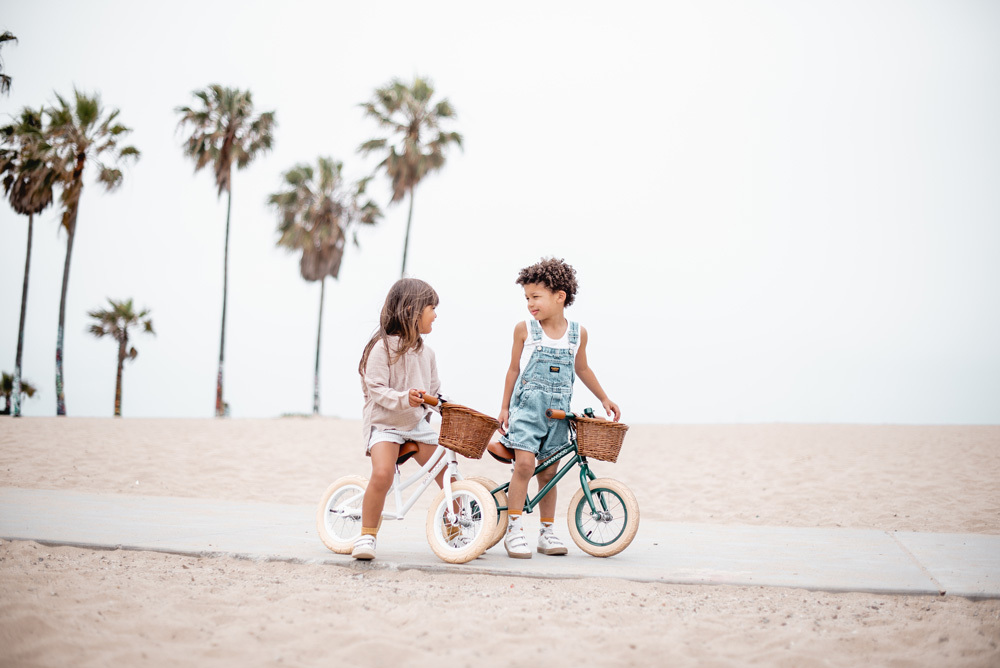 BANWOOD | ドイツ・ベルリン発の自転車ブランド。BANWOODのキッズバイクはファッションとしてのトータルコーディネートを意識したデザイン。クラシックな雰囲気をまといながら、シンプルでミニマルなデザインが洗練された印象を与えます。