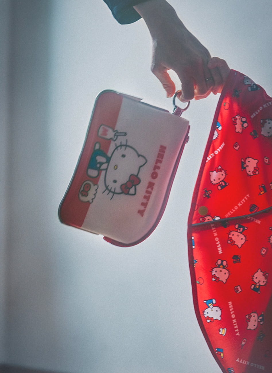 おそろいの柄、繋いだ手。ハローキティと、私たちの秘密の合図。