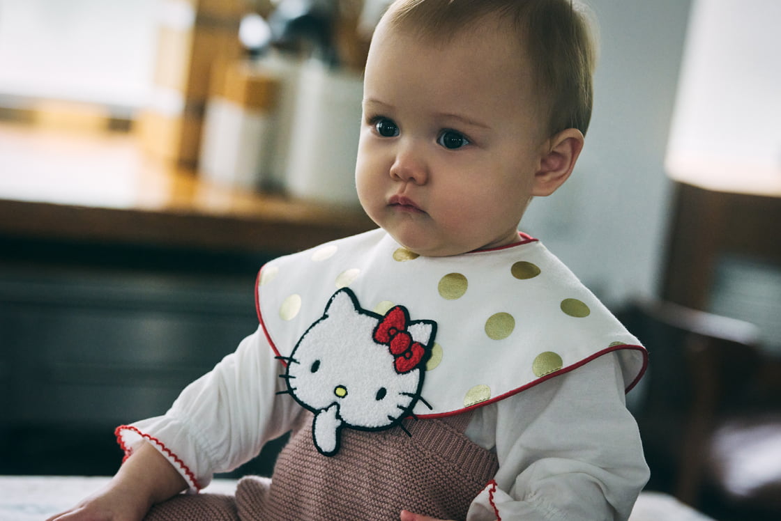 pop-out bib / Hello Kitty