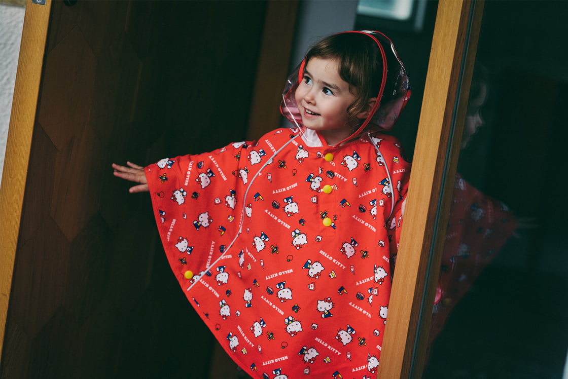 rain poncho / Hello Kitty
