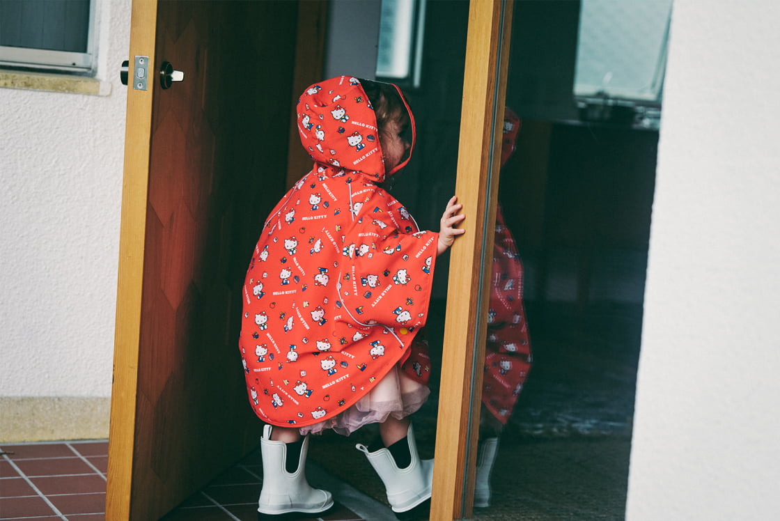 rain poncho / Hello Kitty