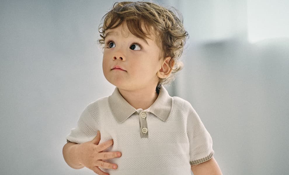 襟ぐりに消臭糸を編み込み、汗かきな子どもも快適