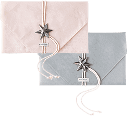 贈り物を包む「袱紗（ふくさ）」がモチーフ。いろいろな形に対応します。2colors