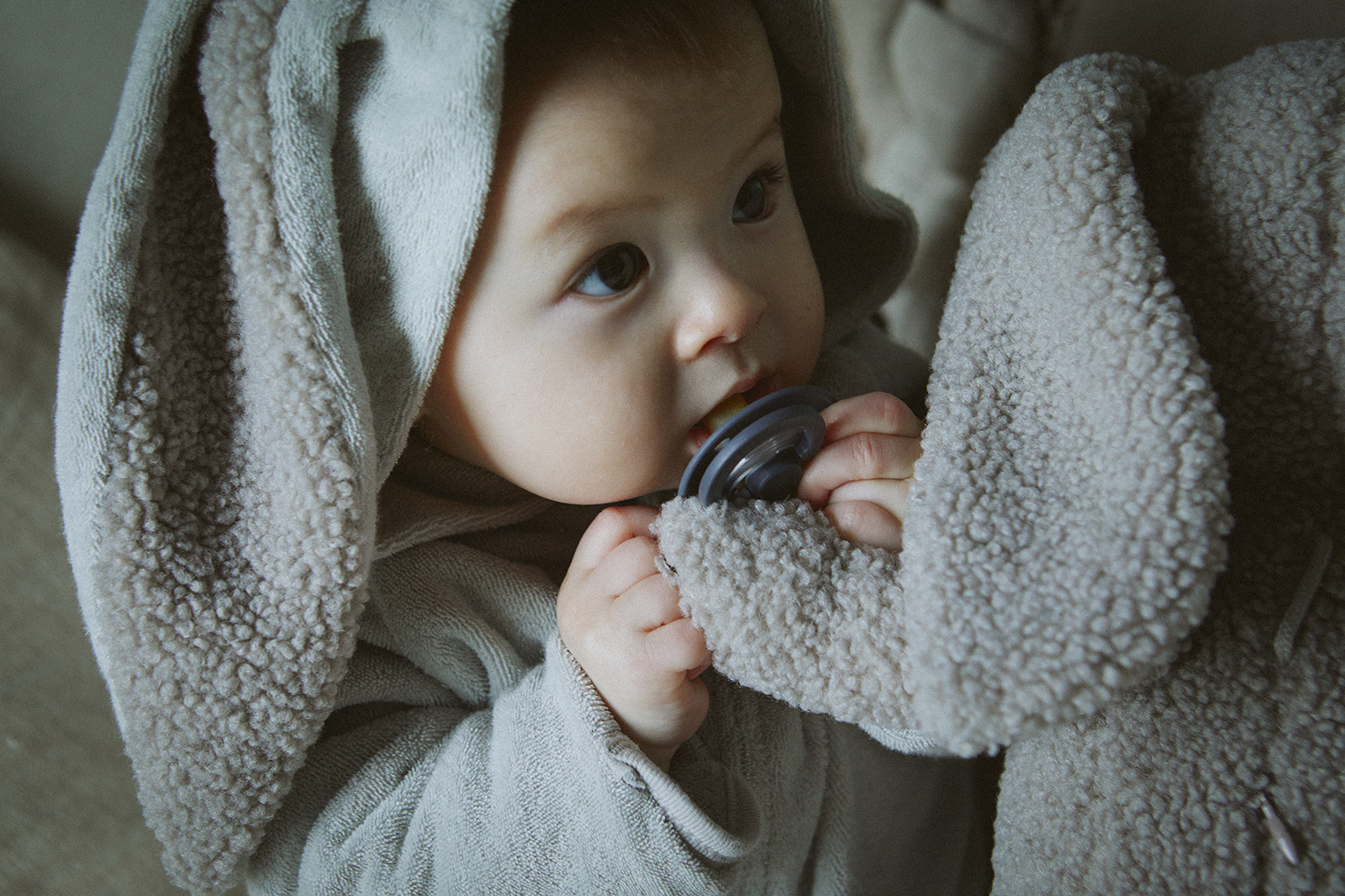 おしゃぶりを装着できる