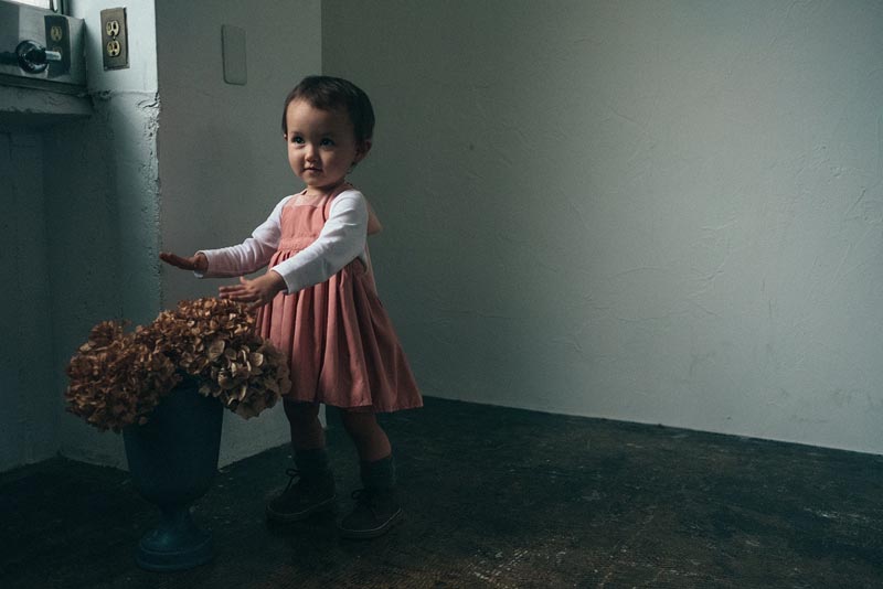 ブーケ 2 peonyを着ている女の子