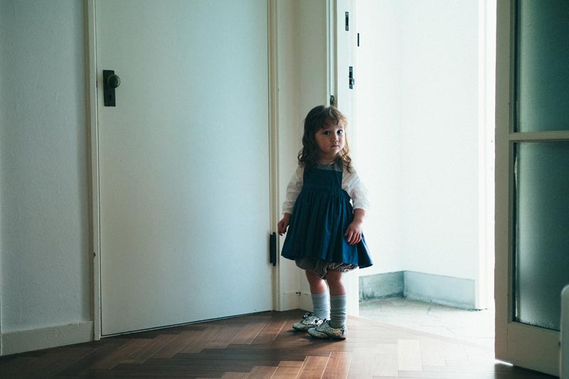 ブーケ 3 navyを着ている女の子