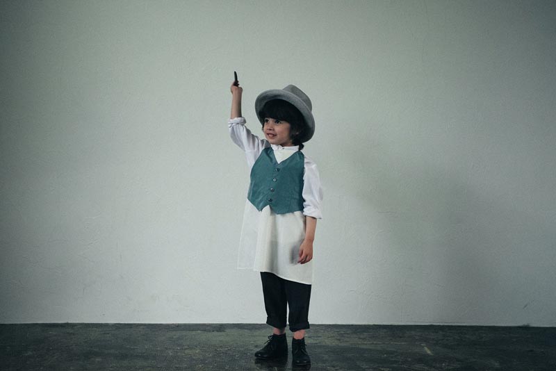 ギャルソン 3 laurelを着ている男の子