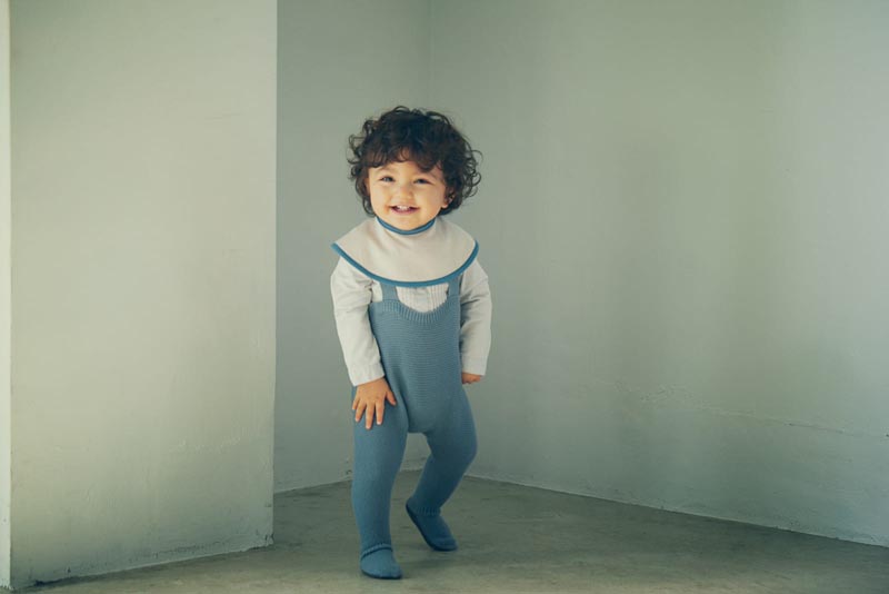 ニットパンツ 1 seijiを穿いている男の子