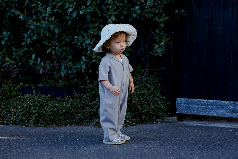 ストン 3 clayを着ている男の子