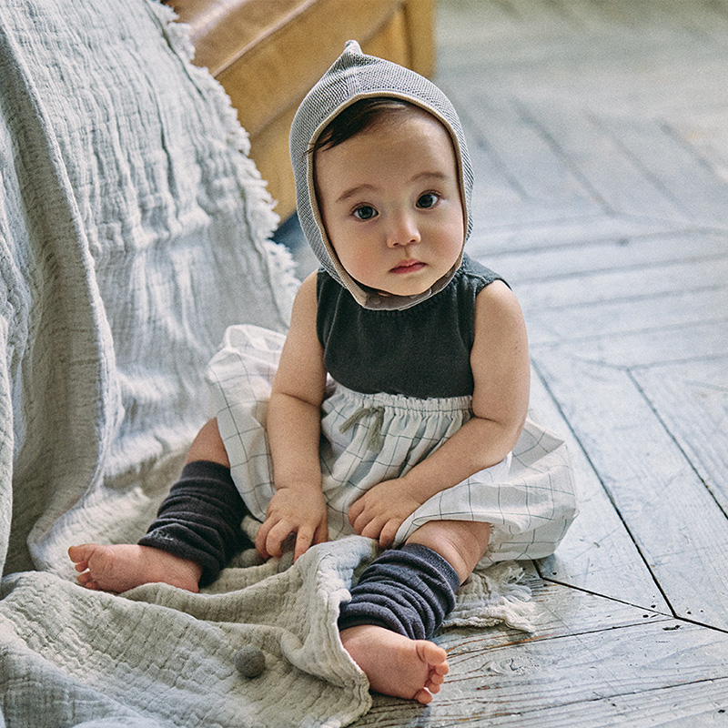 bloomers graph white