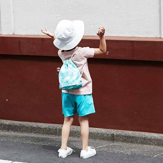 MARLMARL shorts × リュック = 常夏模様がアクセントに 