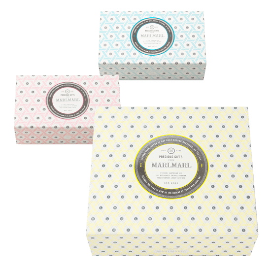 日本伝統の「かごめ柄」から発想を得たモダンデザインのギフトボックス。星のように見える模様には、お守りモチーフとして「すこやかに育ってほしい」という思いを込めました。 by MARLMARL