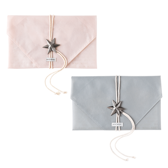 M贈答などで金品を包む祭、心づかいを示すために用いる袱紗（ふくさ）をイメージしました。多様なサイズに対応できるので、ちょっとしたポーチがわりにしても。by MARLMARL