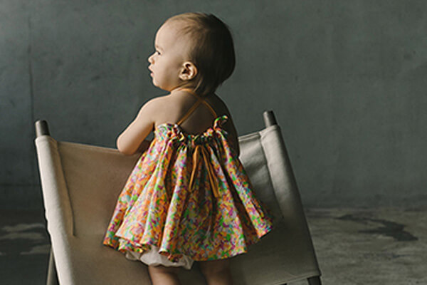 MARLMARL 女の子気分を盛り上げるたっぷりのギャザー。肩のリボンでギャザーのボリュームも調整できるので、成長しても長く着られます。