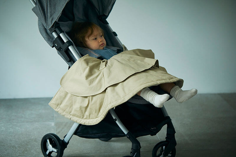 マールマール sonnet 1 beigeベビーカーに被せている画像