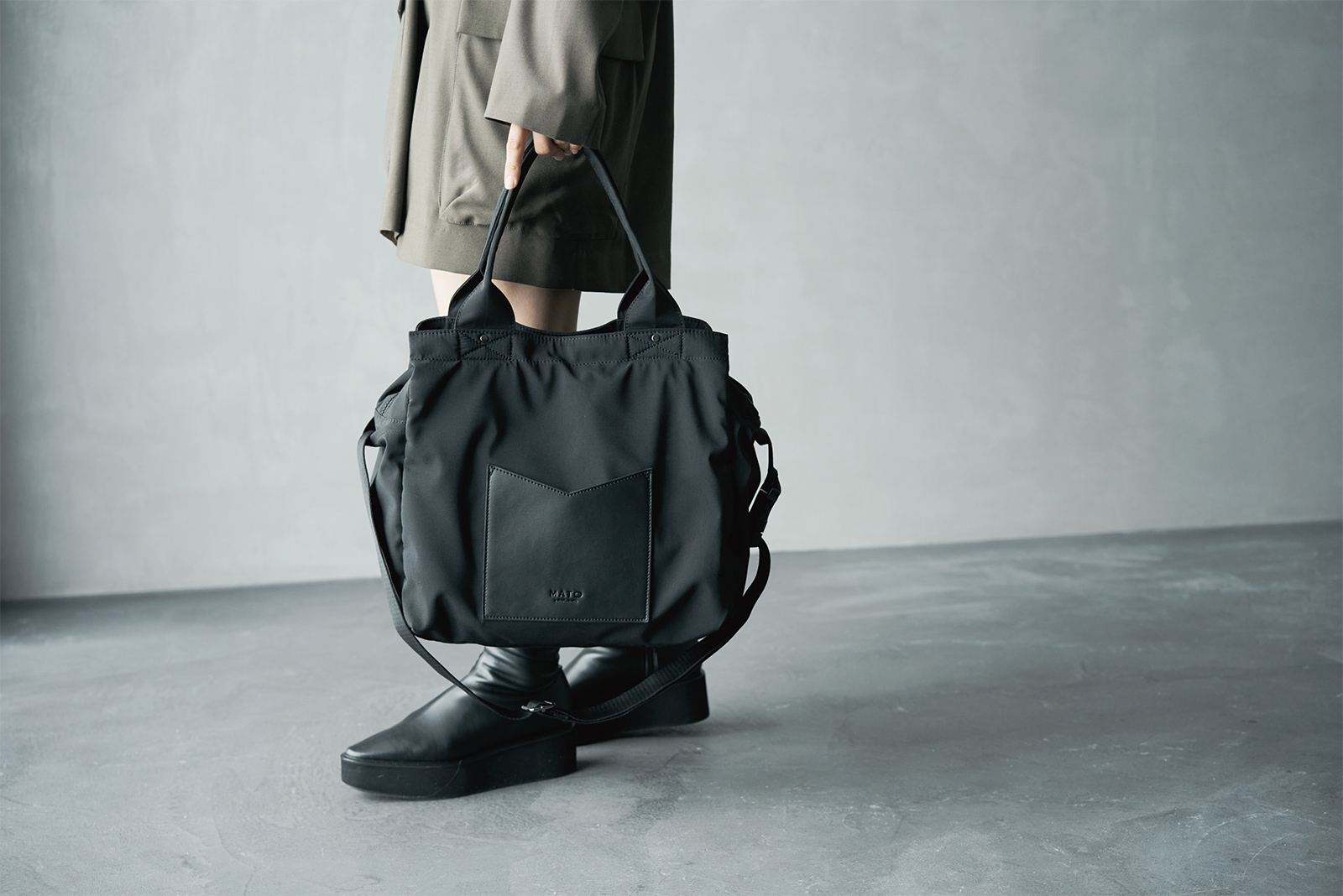 DOLLY TOTE BAG M BLACK