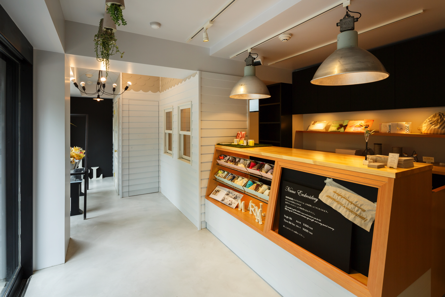 刺しゅうお渡し窓